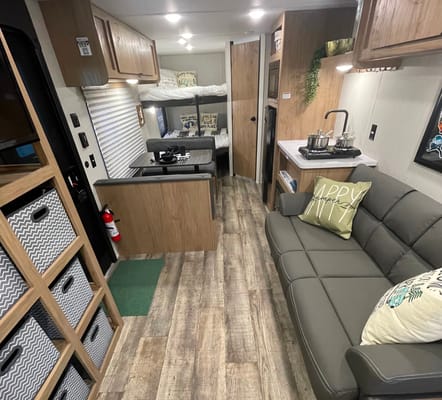 BRAND NEW 2024 29ft Light Weight Sleeps 8 Forest River Travel Trailer