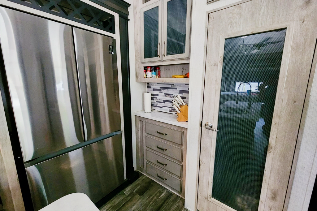 Keystone Avalanche - Fully Equipped Luxury 5th Wheel