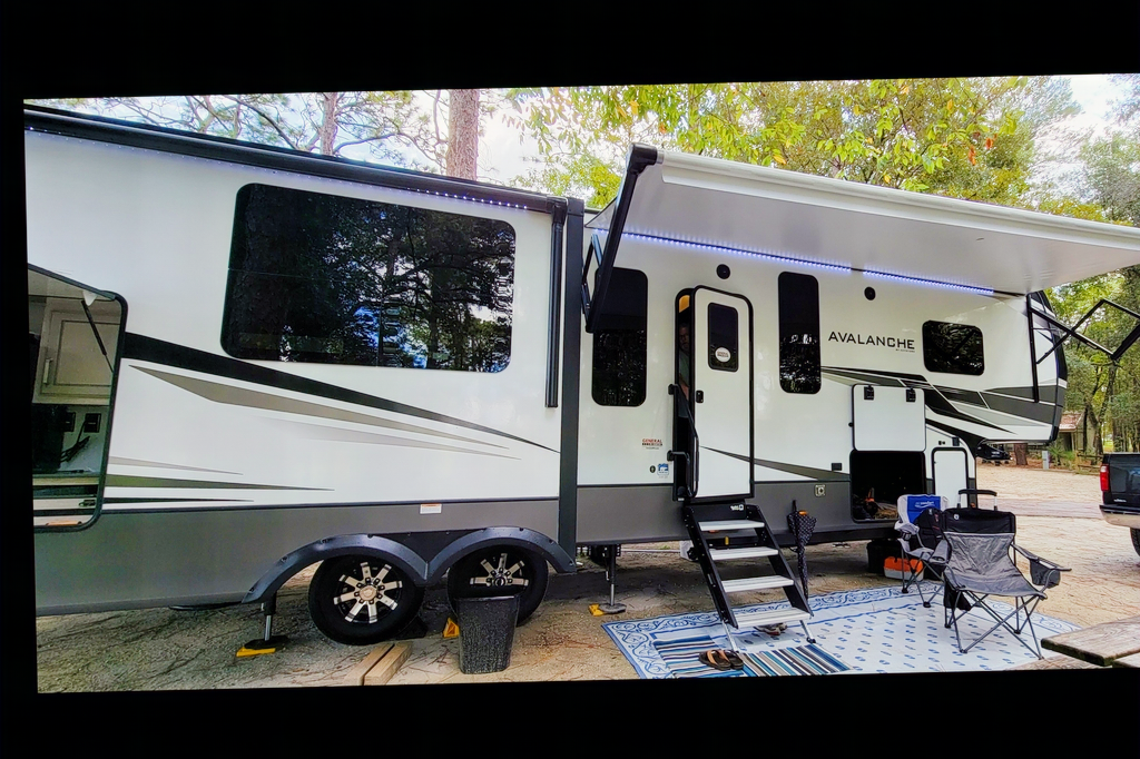 Keystone Avalanche - Fully Equipped Luxury 5th Wheel