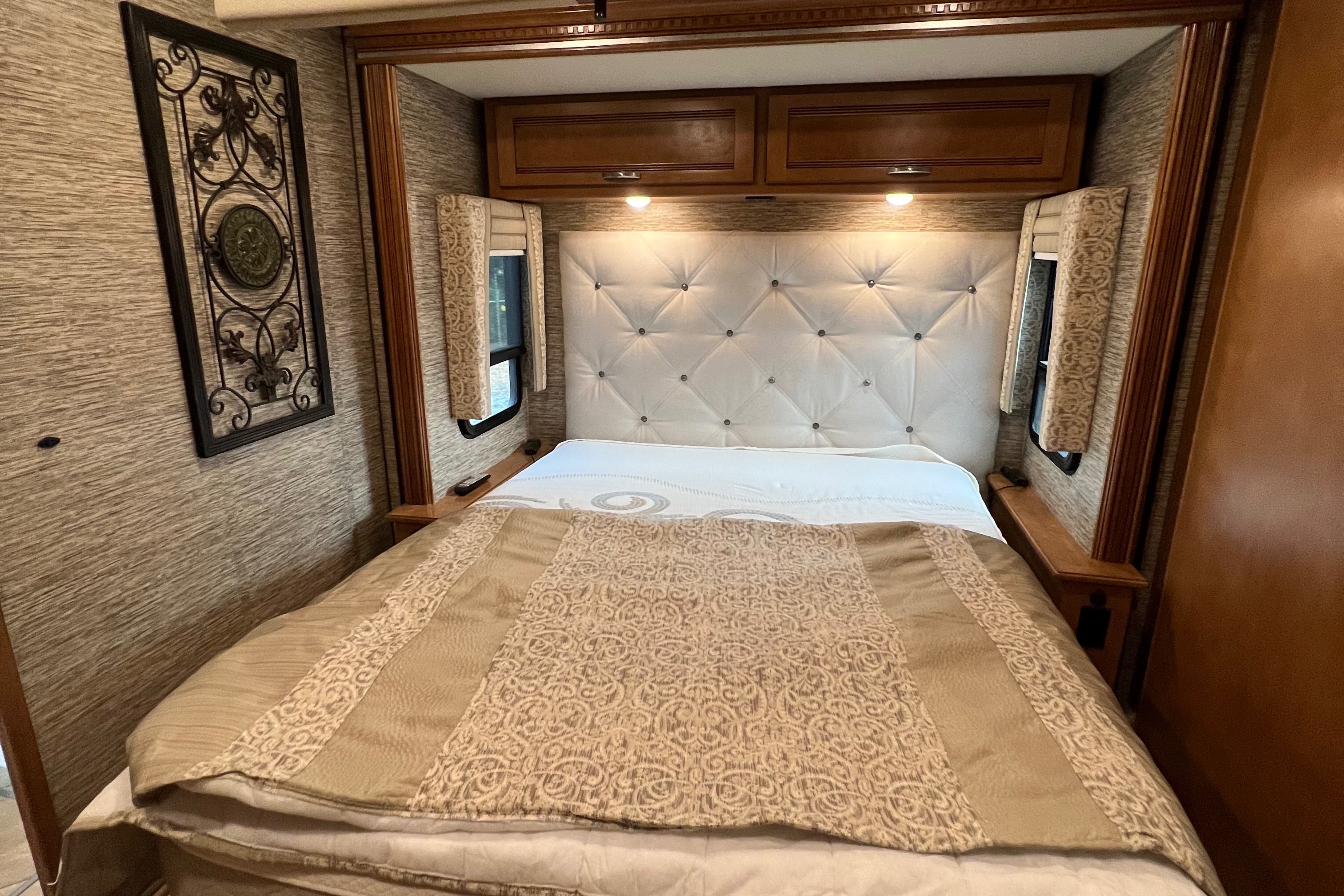 40' Winnebago Forza "The DreamCatcher"