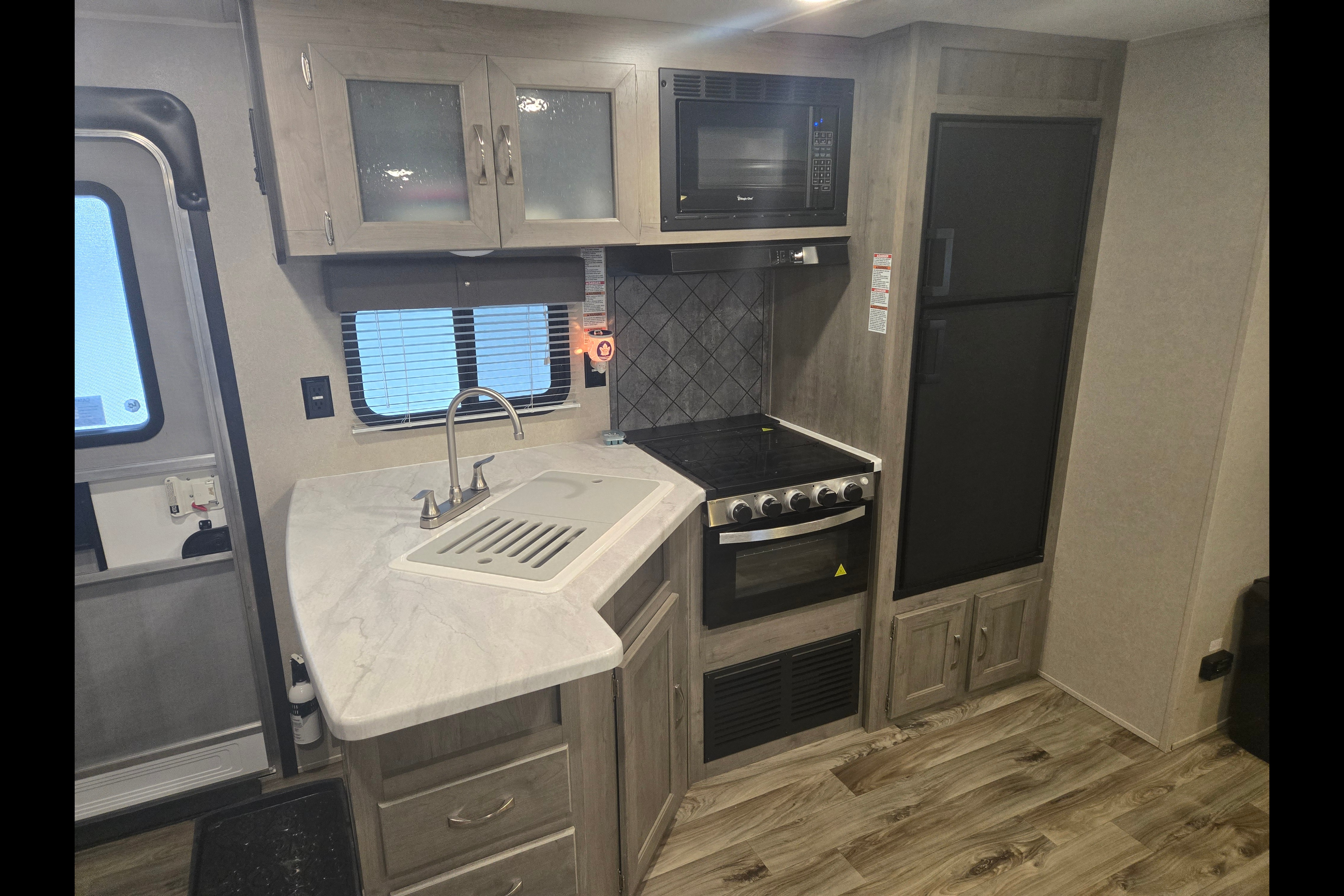 Laver's Palomino PUMA XLE LITE Travel Trailer
