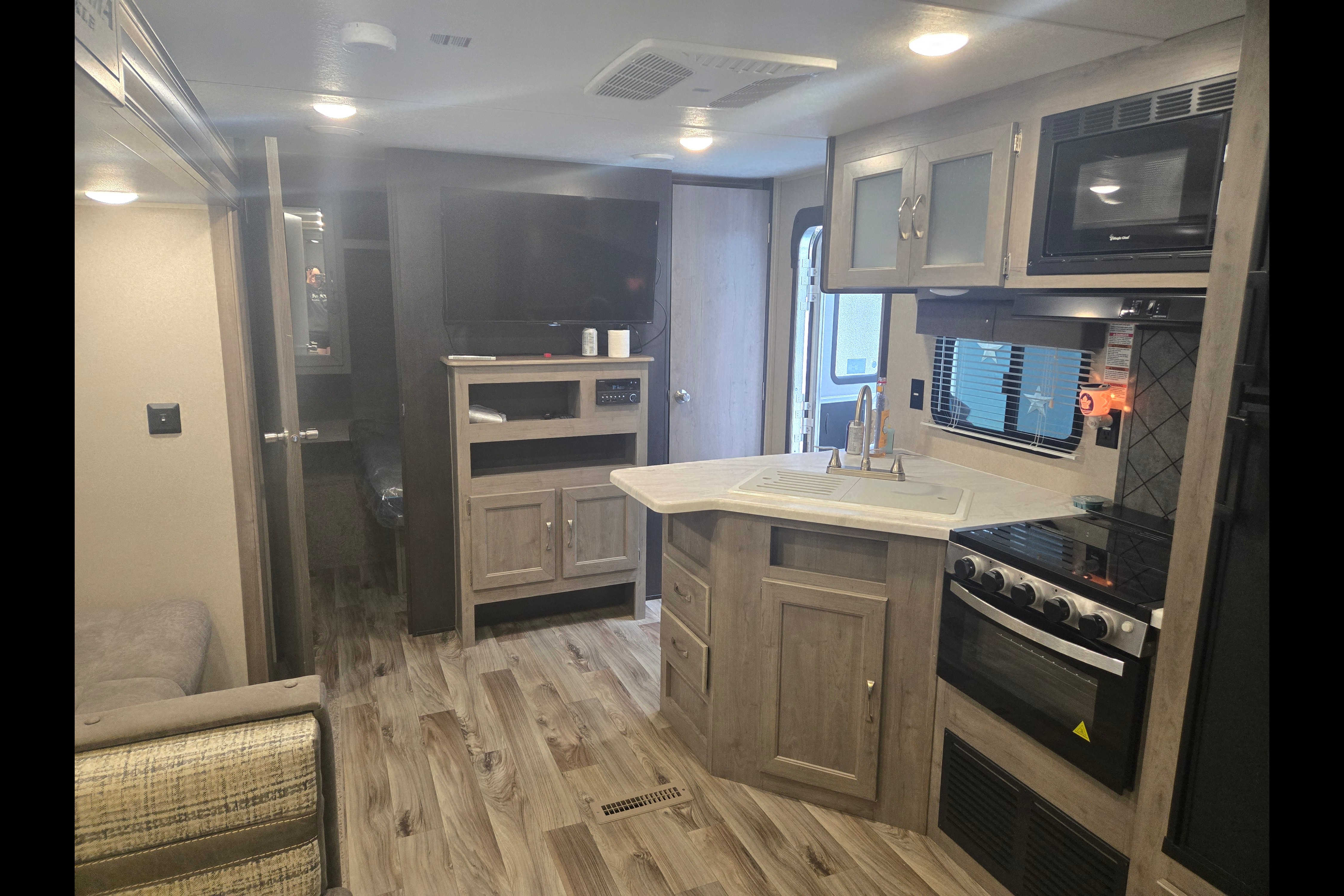 Laver's Palomino PUMA XLE LITE Travel Trailer