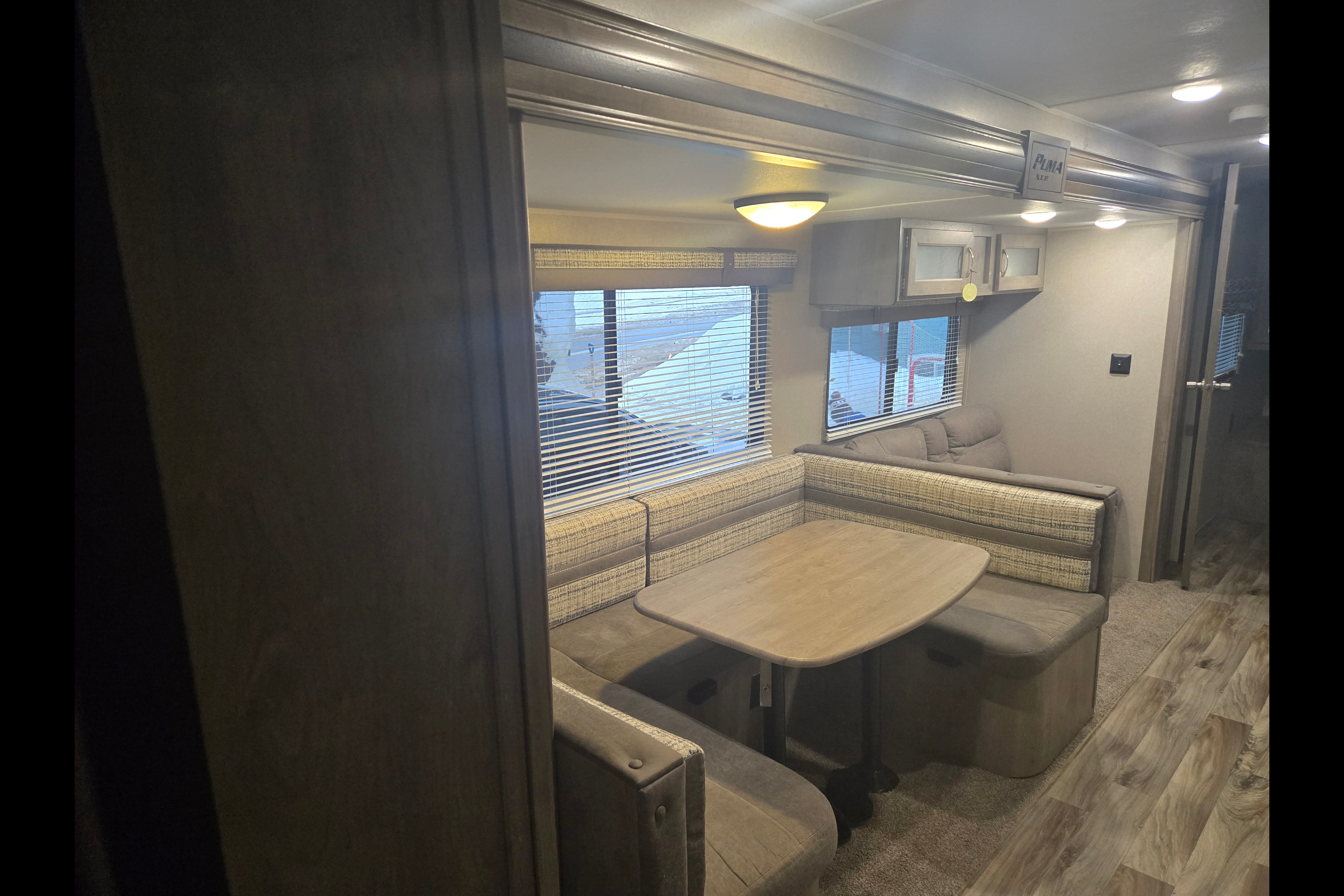 Laver's Palomino PUMA XLE LITE Travel Trailer