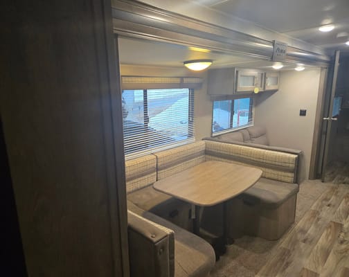 Laver's Palomino PUMA XLE LITE Travel Trailer