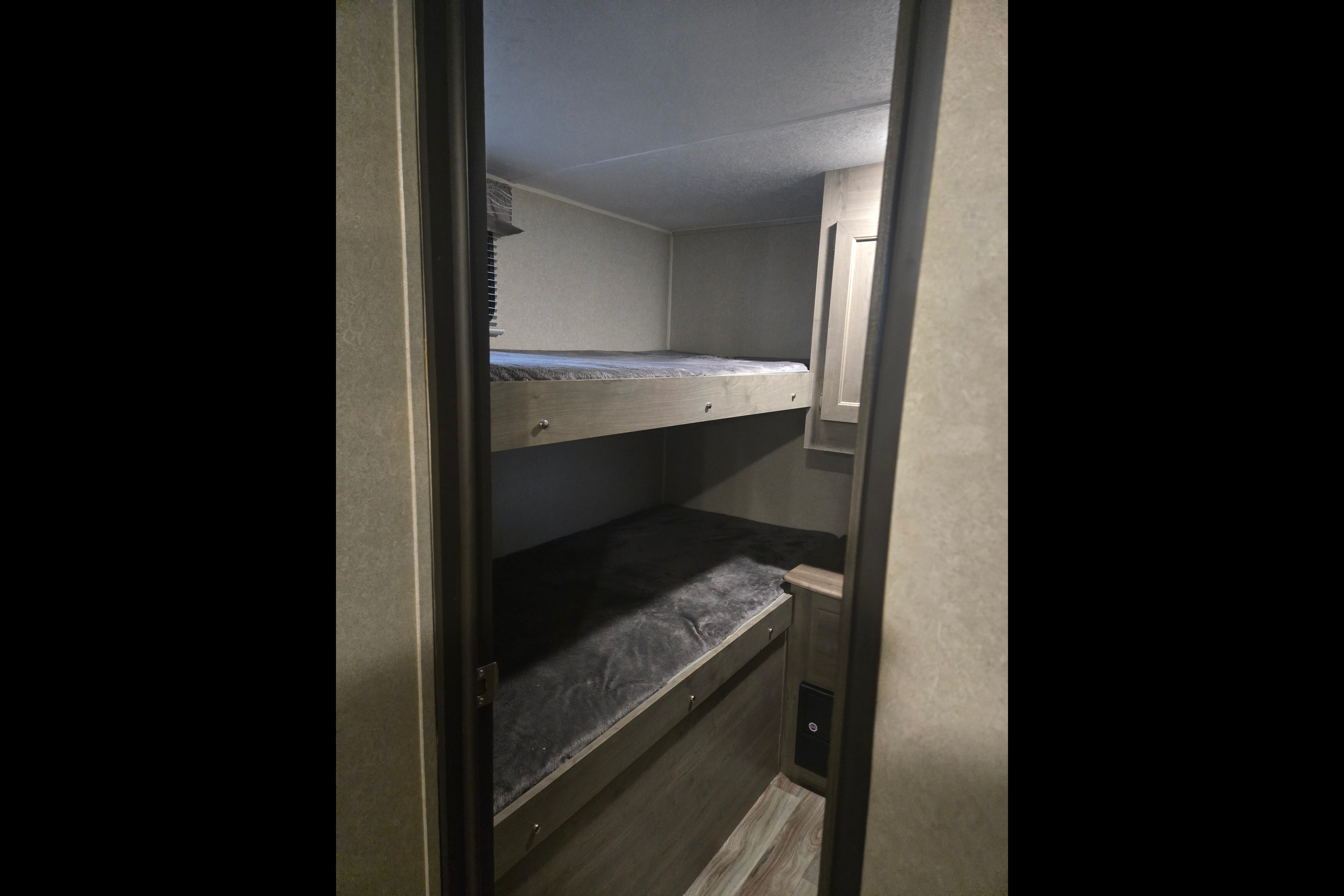 Laver's Palomino PUMA XLE LITE Travel Trailer