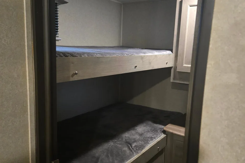 Laver's Palomino PUMA XLE LITE Travel Trailer