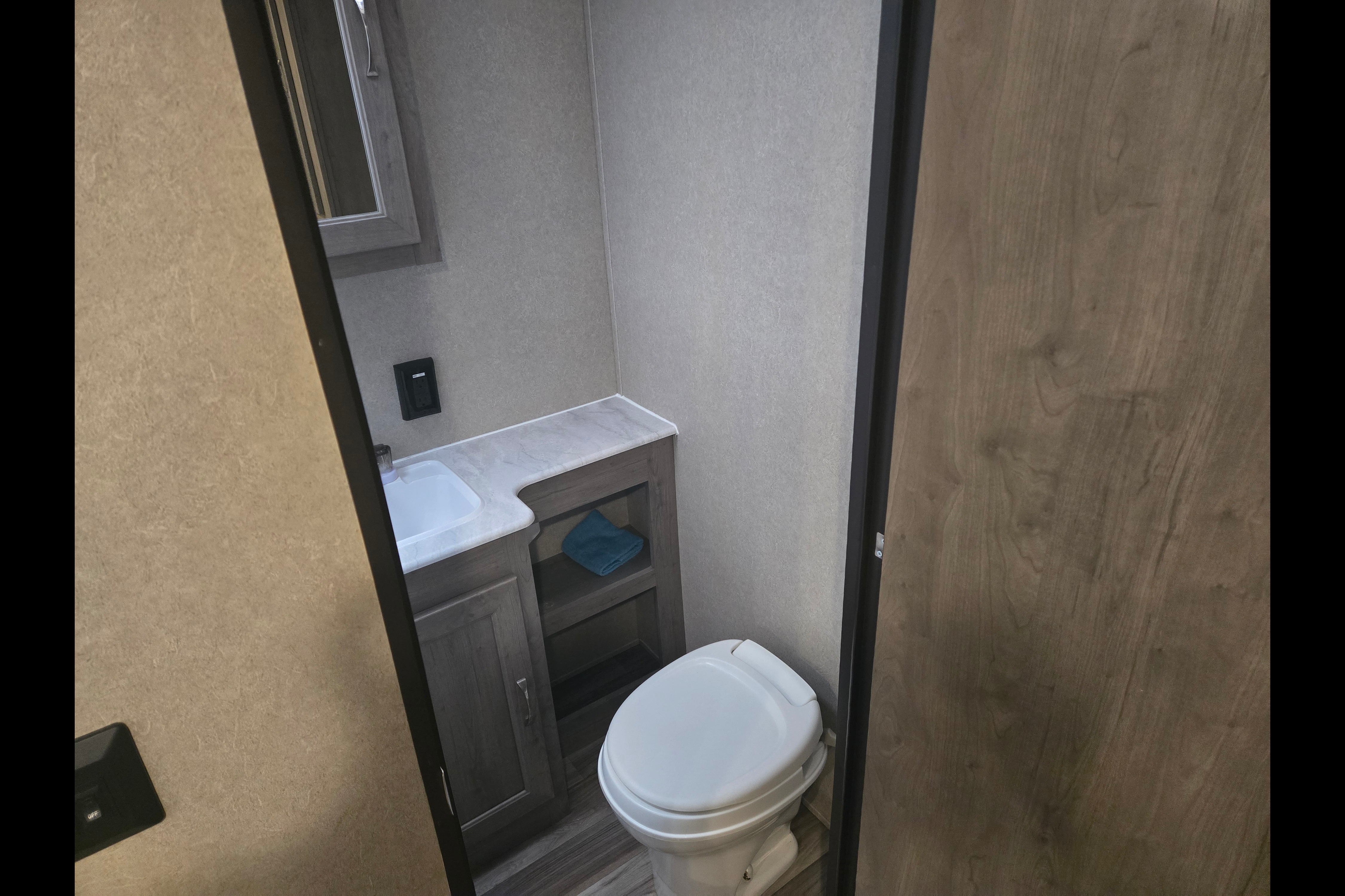 Laver's Palomino PUMA XLE LITE Travel Trailer