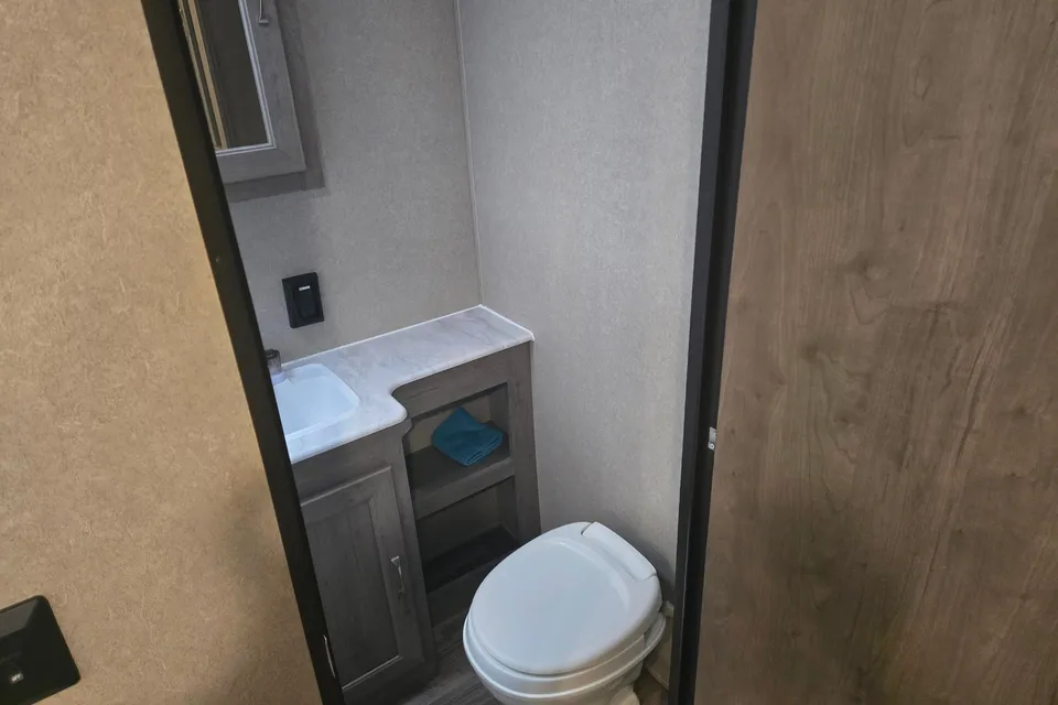 Laver's Palomino PUMA XLE LITE Travel Trailer
