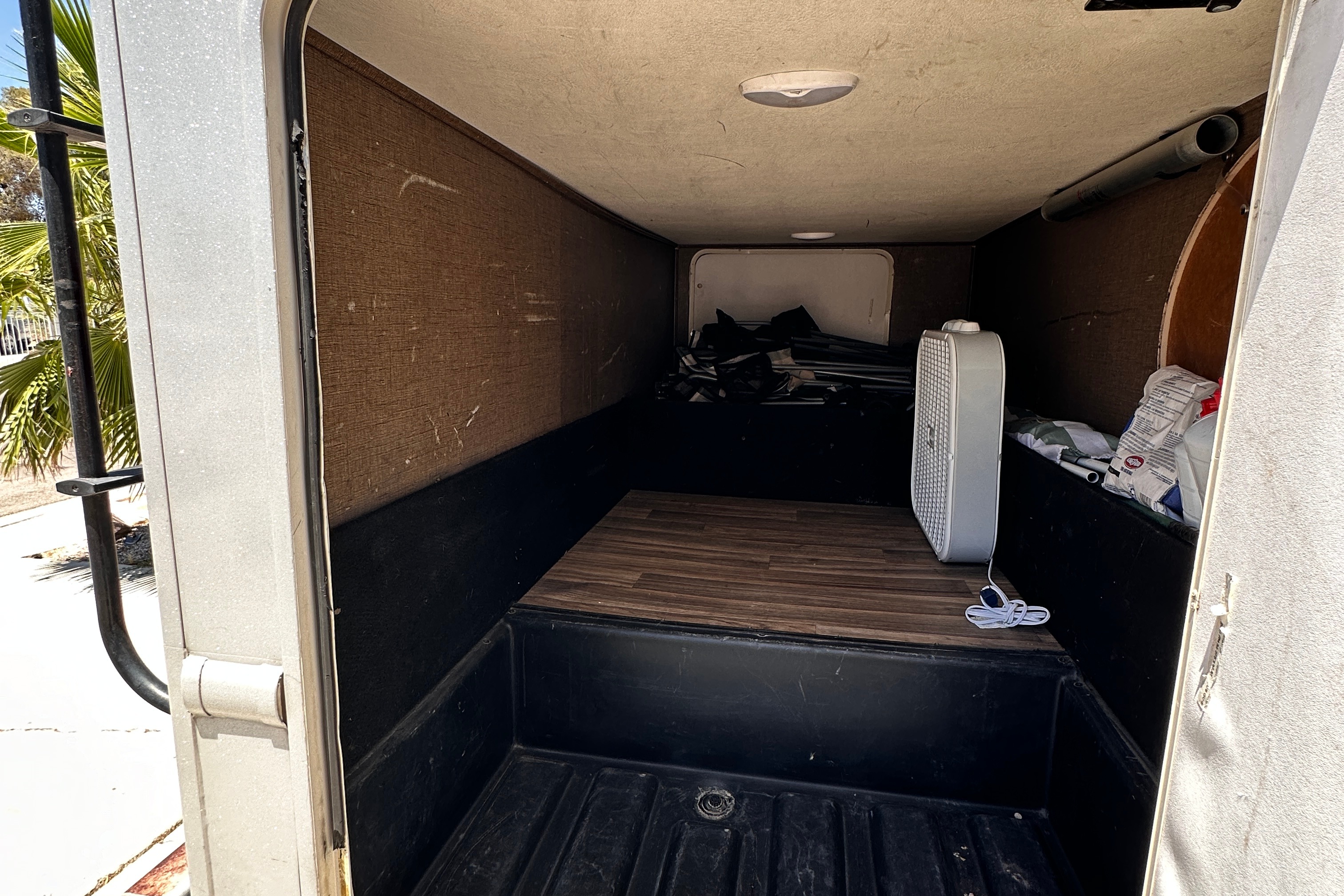 Renovated RV - WiFi, Pets, Off-Grid Friendly, Towing, 24/7 Support, Near Airport
