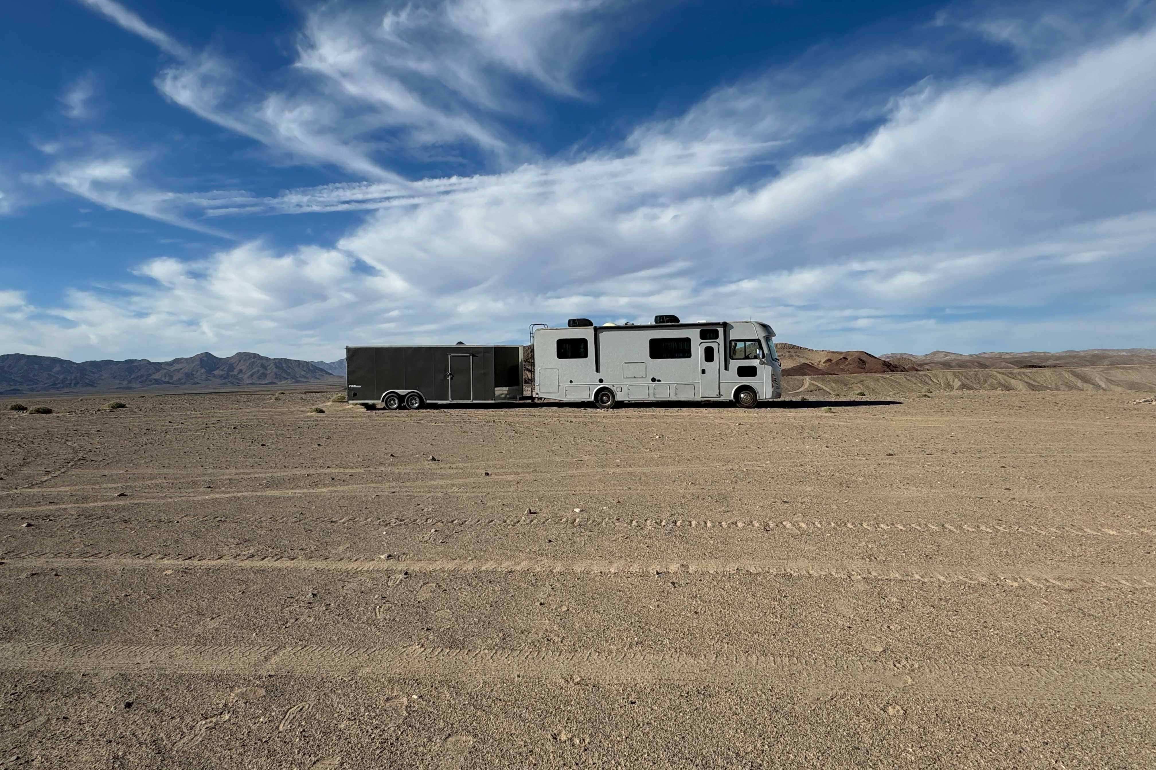 Renovated RV - WiFi, Pets, Off-Grid Friendly, Towing, 24/7 Support, Near Airport