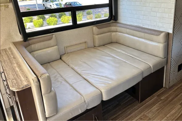 Renovated RV - WiFi, Pets, Off-Grid Friendly, Towing, 24/7 Support, Near Airport