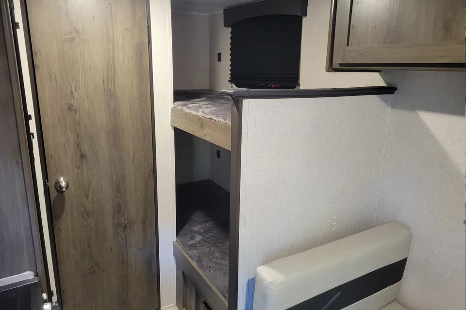 Coachmen Clipper 17BH Travel Trailer