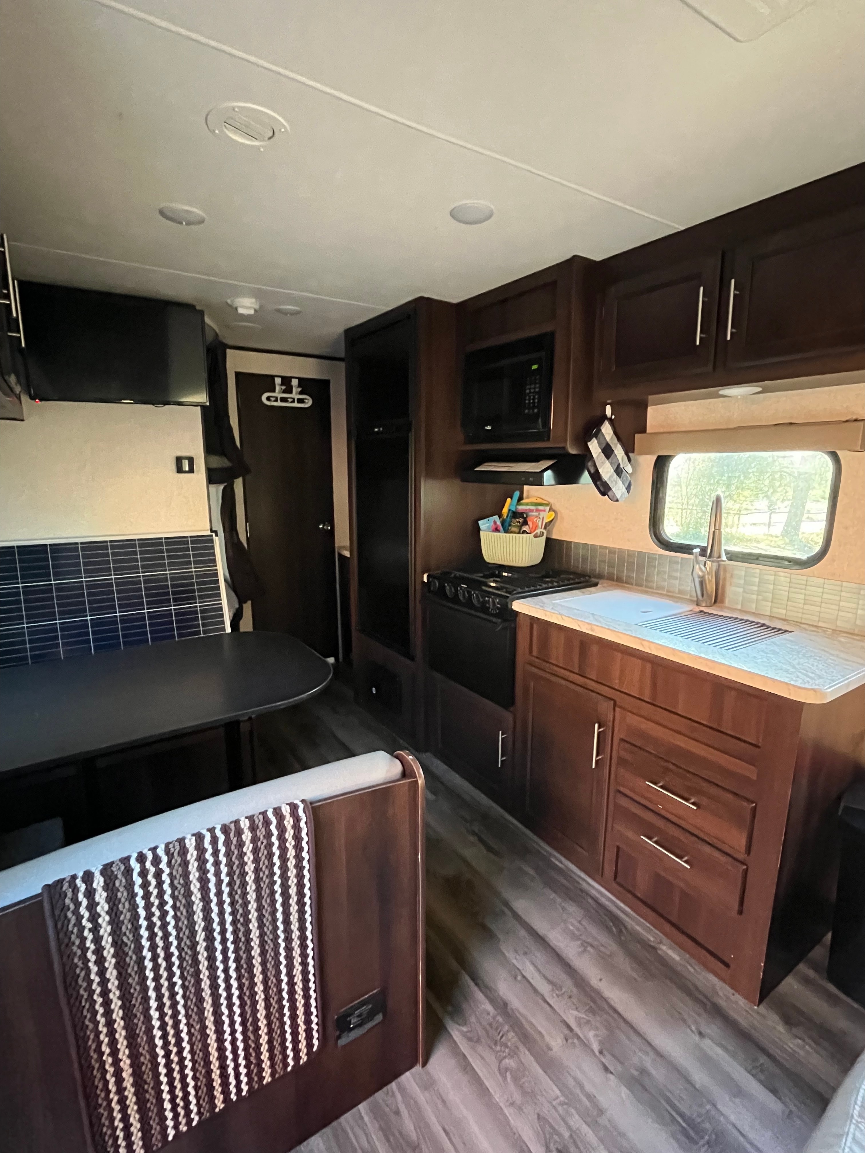 Jason's Jayco 28ft Rocky Mountain Travel Trailer