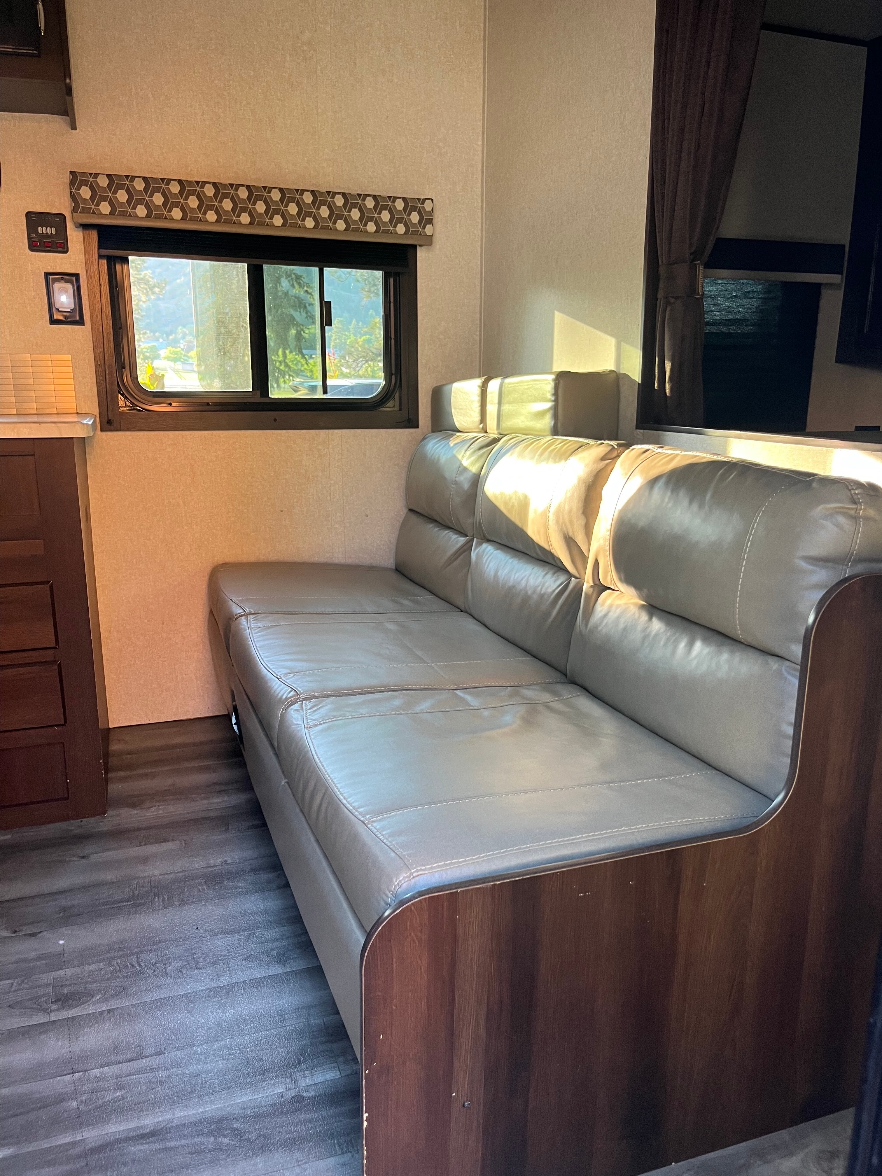 Jason's Jayco 28ft Rocky Mountain Travel Trailer