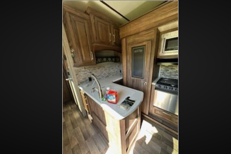 The Comfort Den - UPMI1045
