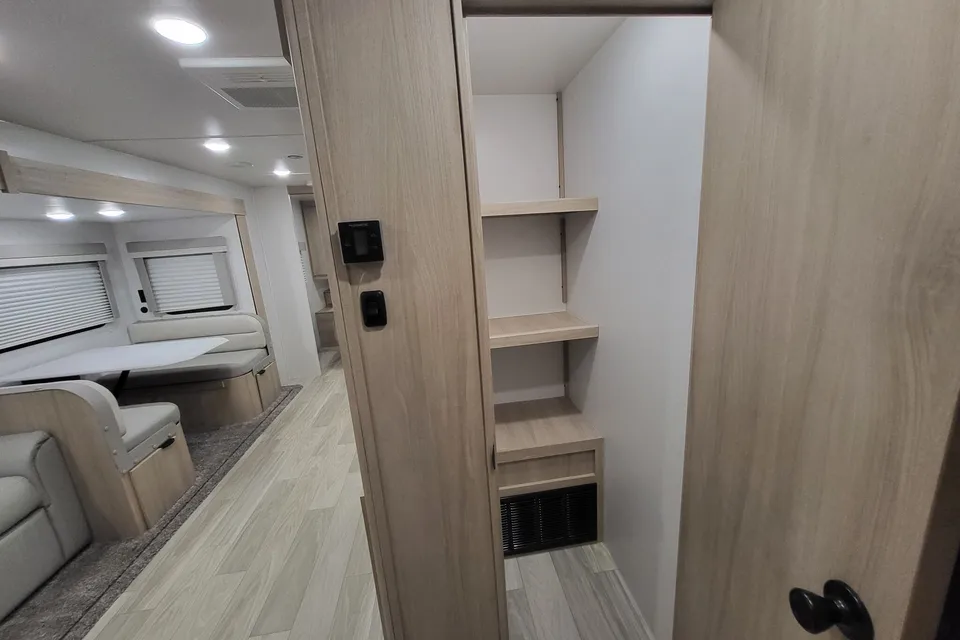 Brand New 2023 Winnebago Minnie 2801BHS - Your Ultimate Road Trip Companion!