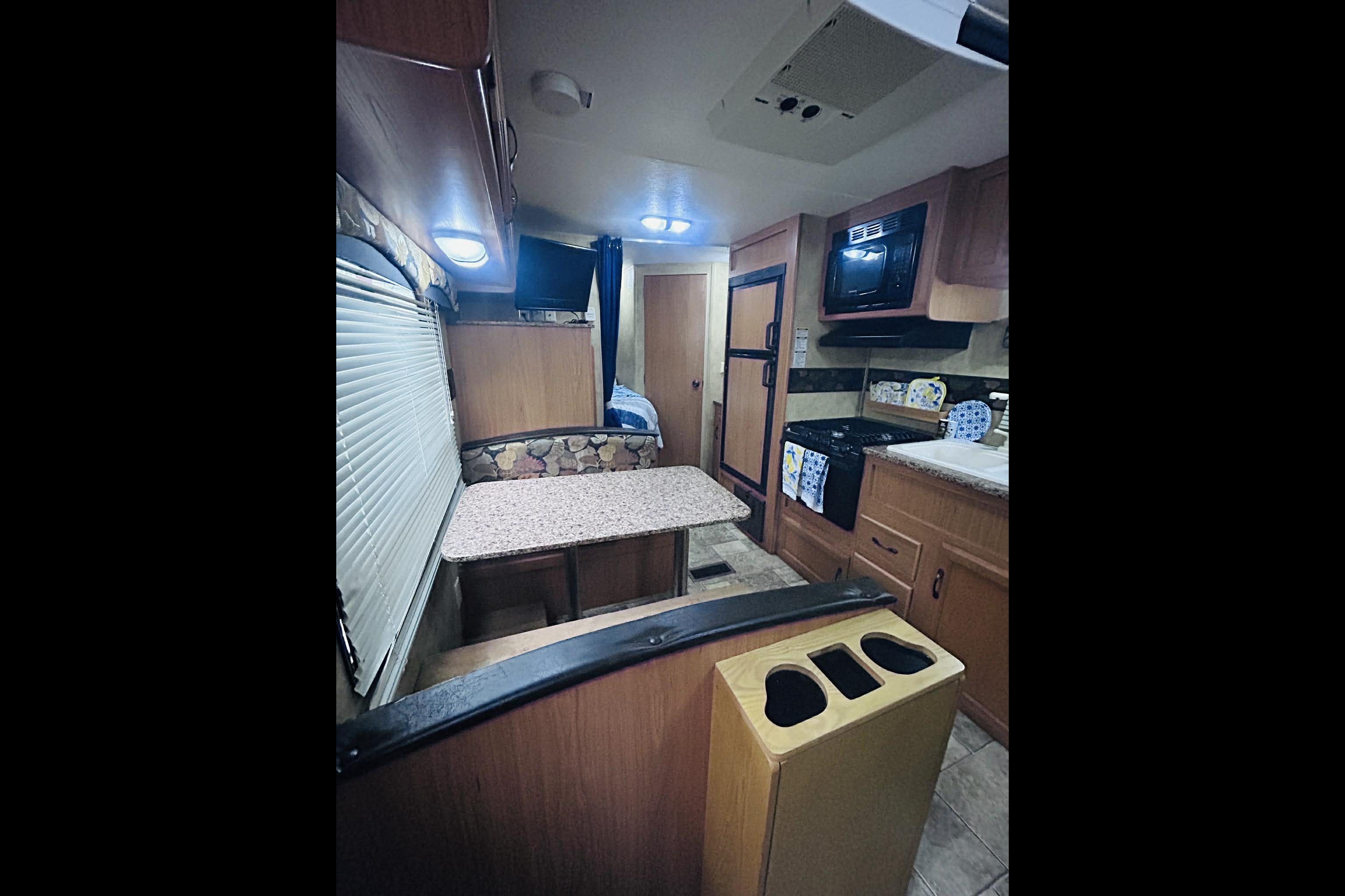 Keystone 19FLB Travel Trailer +Extras - Delivery Only