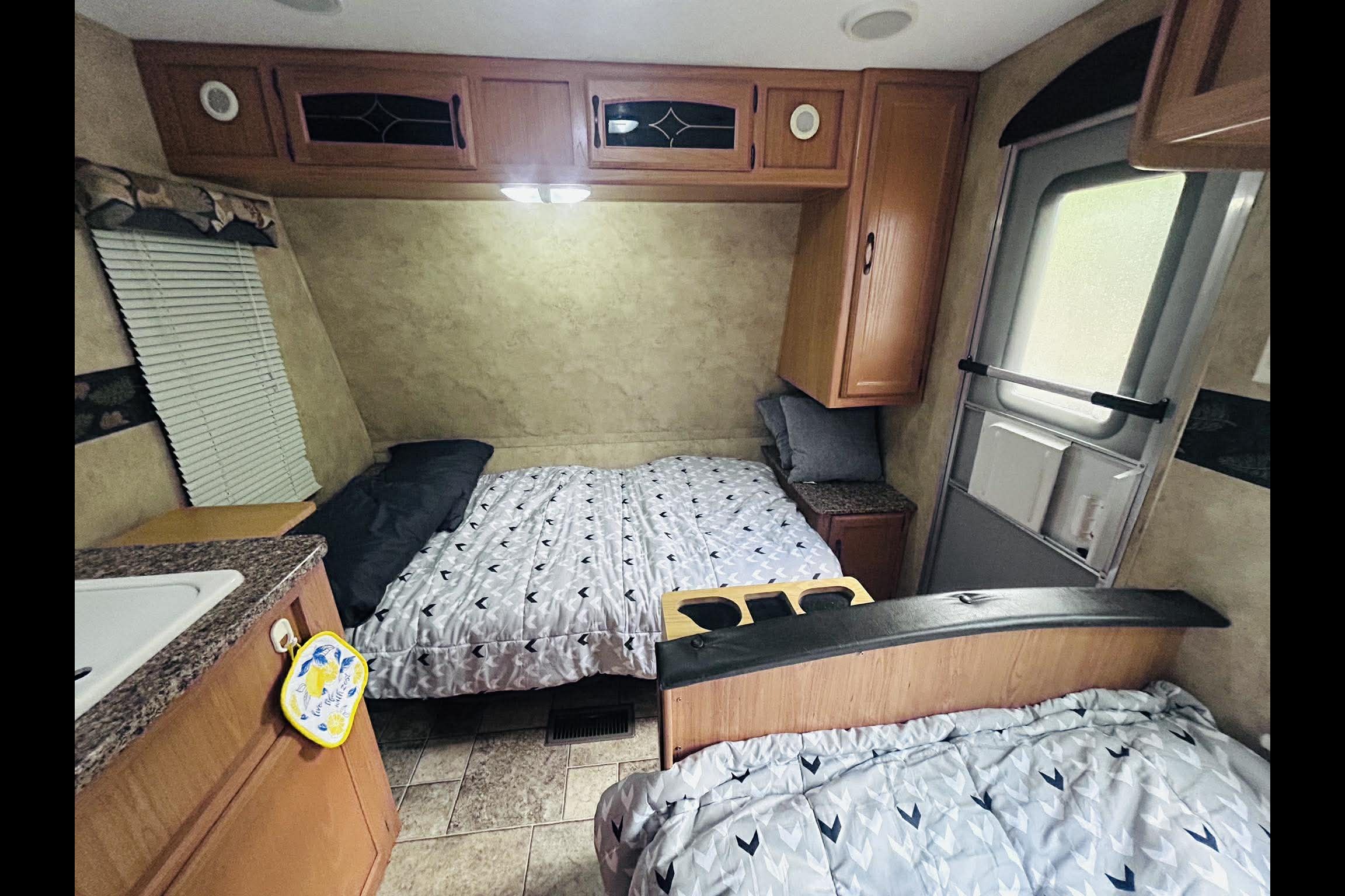 Keystone 19FLB Travel Trailer +Extras - Delivery Only