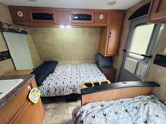 Keystone 19FLB Travel Trailer +Extras - Delivery Only