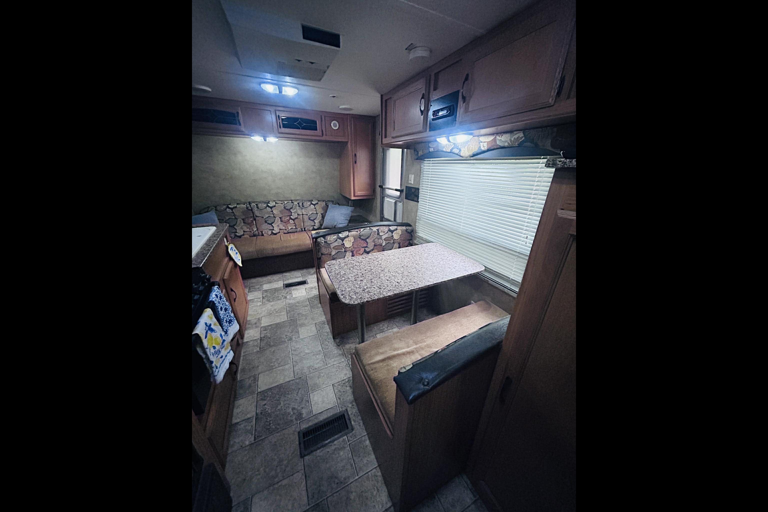 Keystone 19FLB Travel Trailer +Extras - Delivery Only