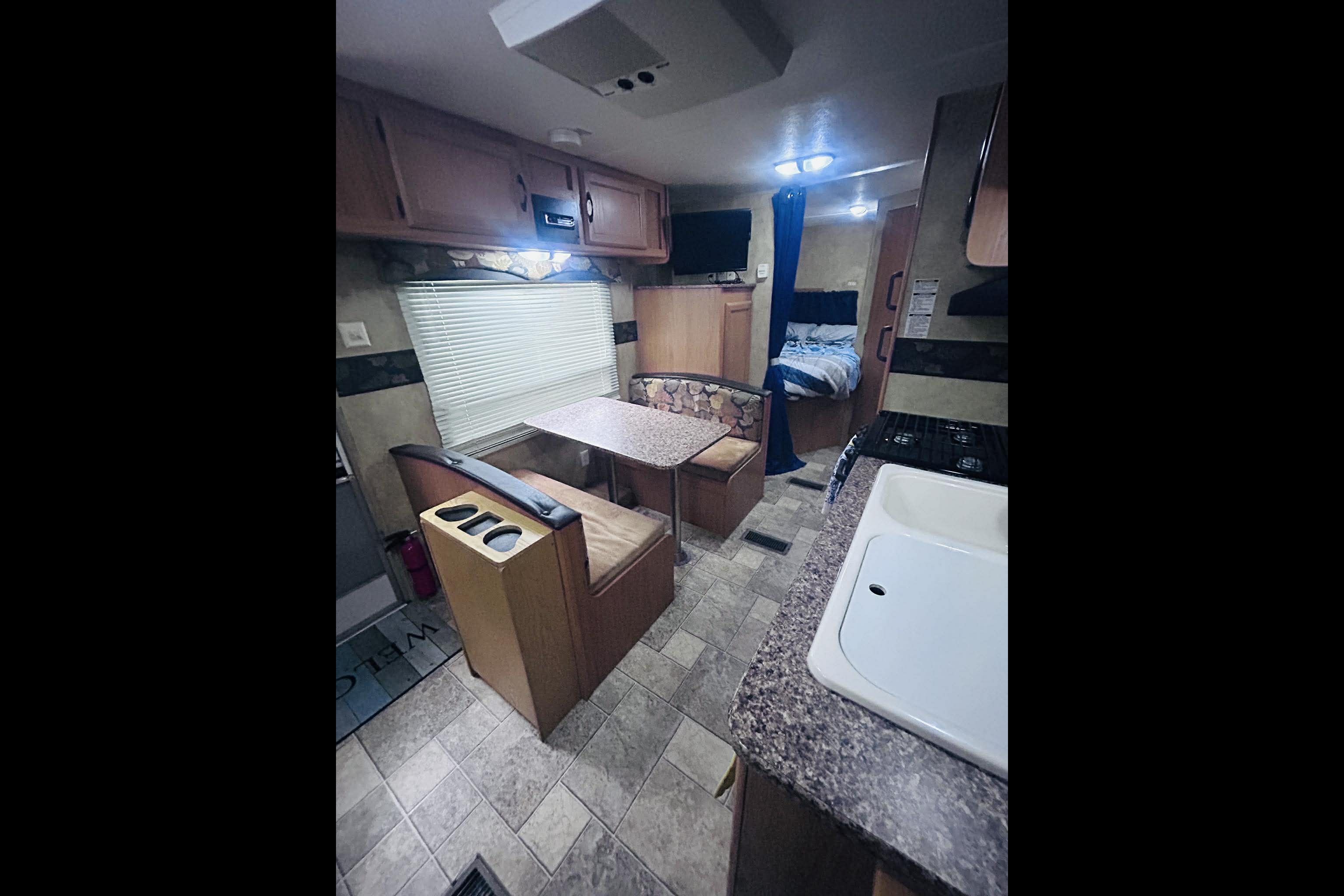 Keystone 19FLB Travel Trailer +Extras - Delivery Only