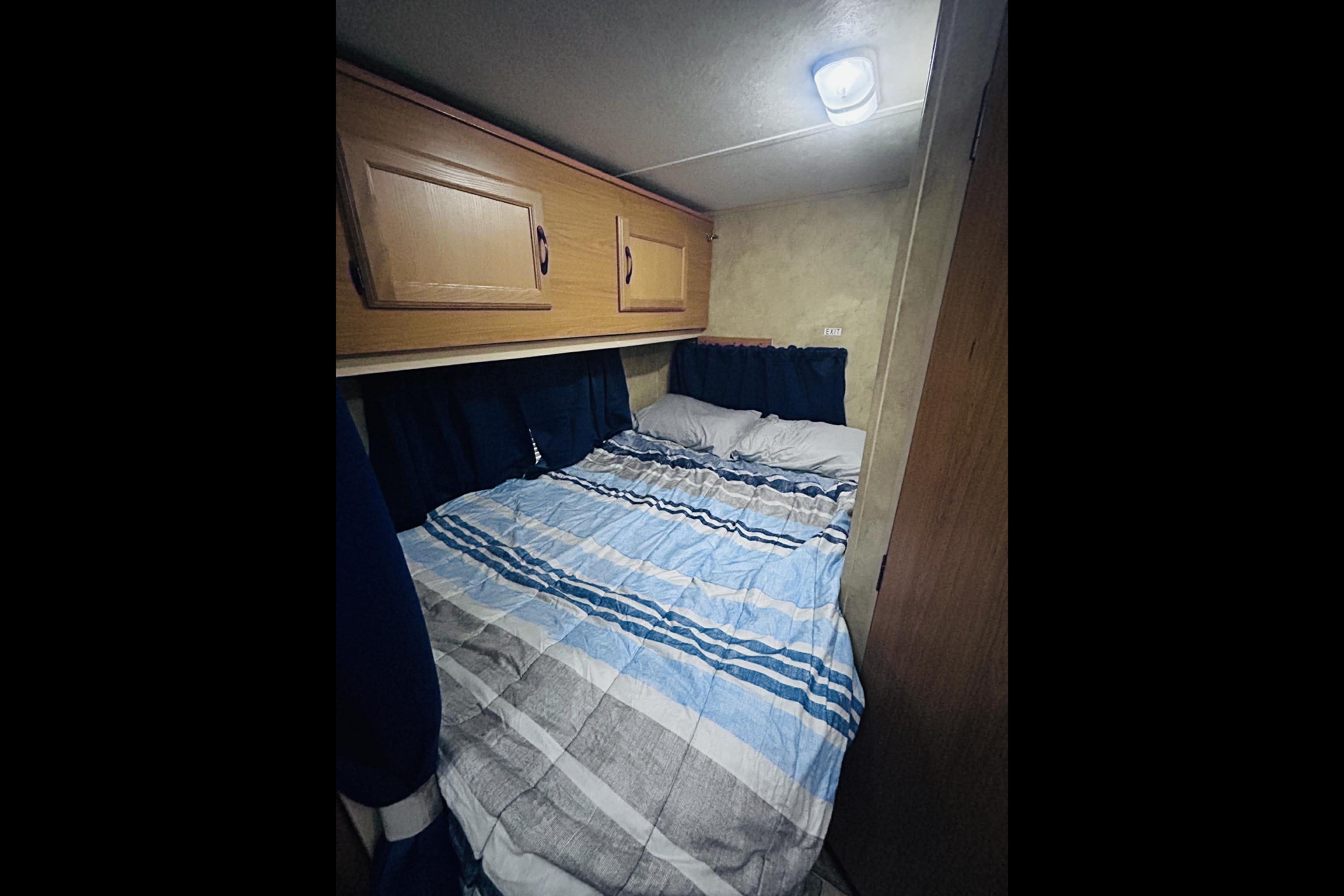 Keystone 19FLB Travel Trailer +Extras - Delivery Only