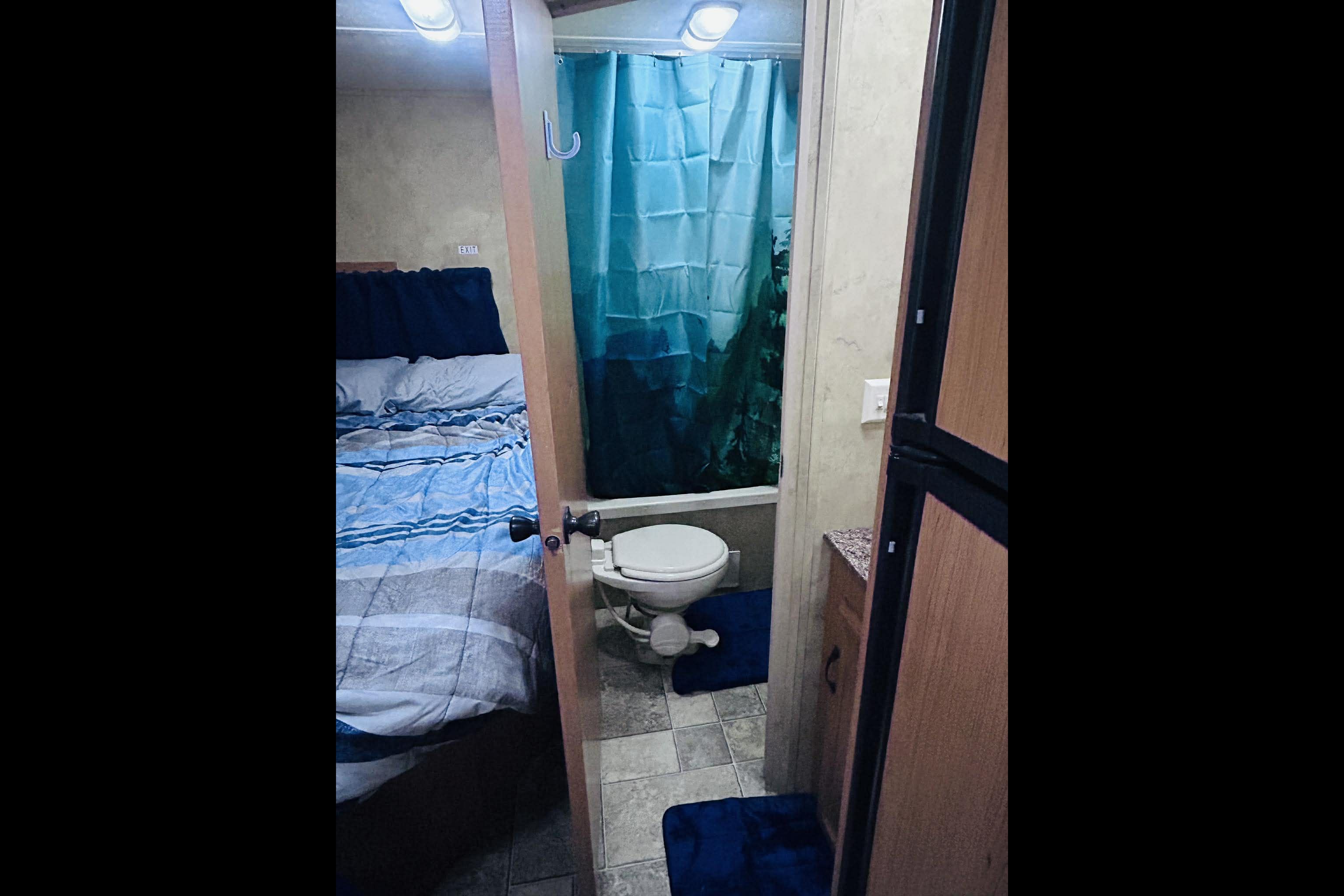 Keystone 19FLB Travel Trailer +Extras - Delivery Only