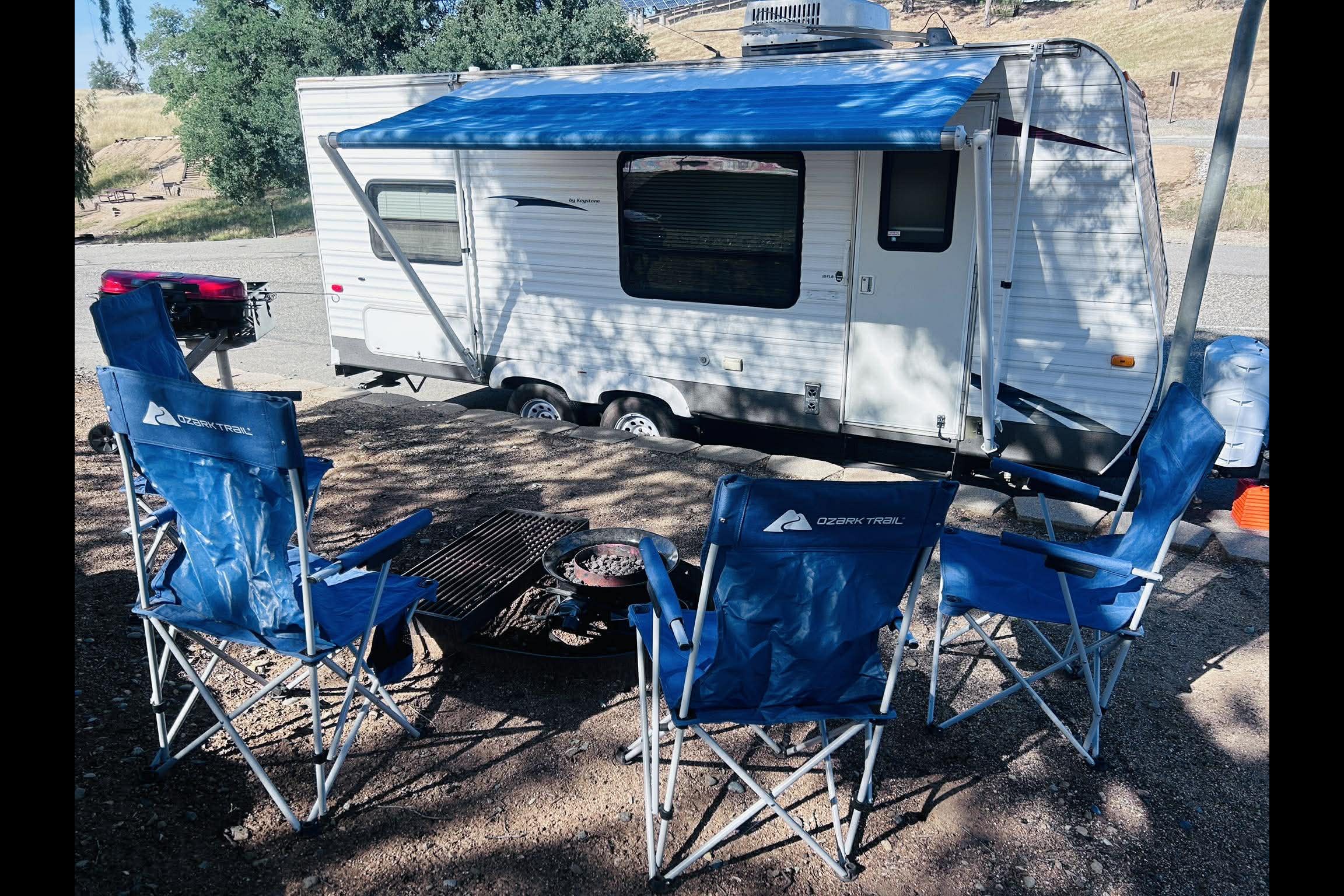 Keystone 19FLB Travel Trailer +Extras - Delivery Only