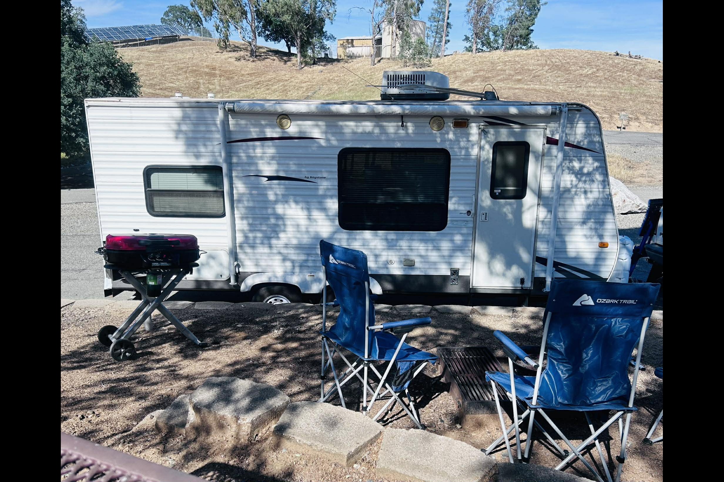 Keystone 19FLB Travel Trailer +Extras - Delivery Only