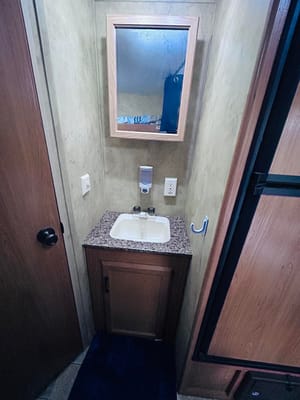 Keystone 19FLB Travel Trailer +Extras - Delivery Only