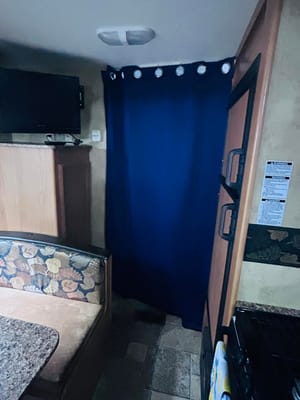 Keystone 19FLB Travel Trailer +Extras - Delivery Only