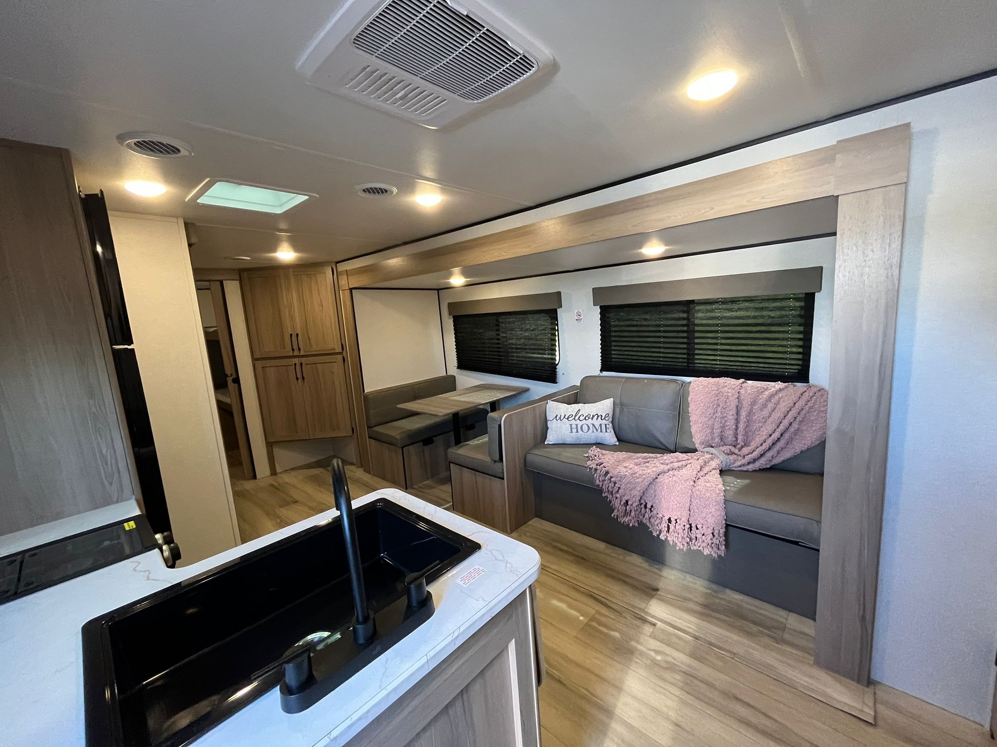 Coleman 27B CM 27 B25 Travel Trailer CL 33