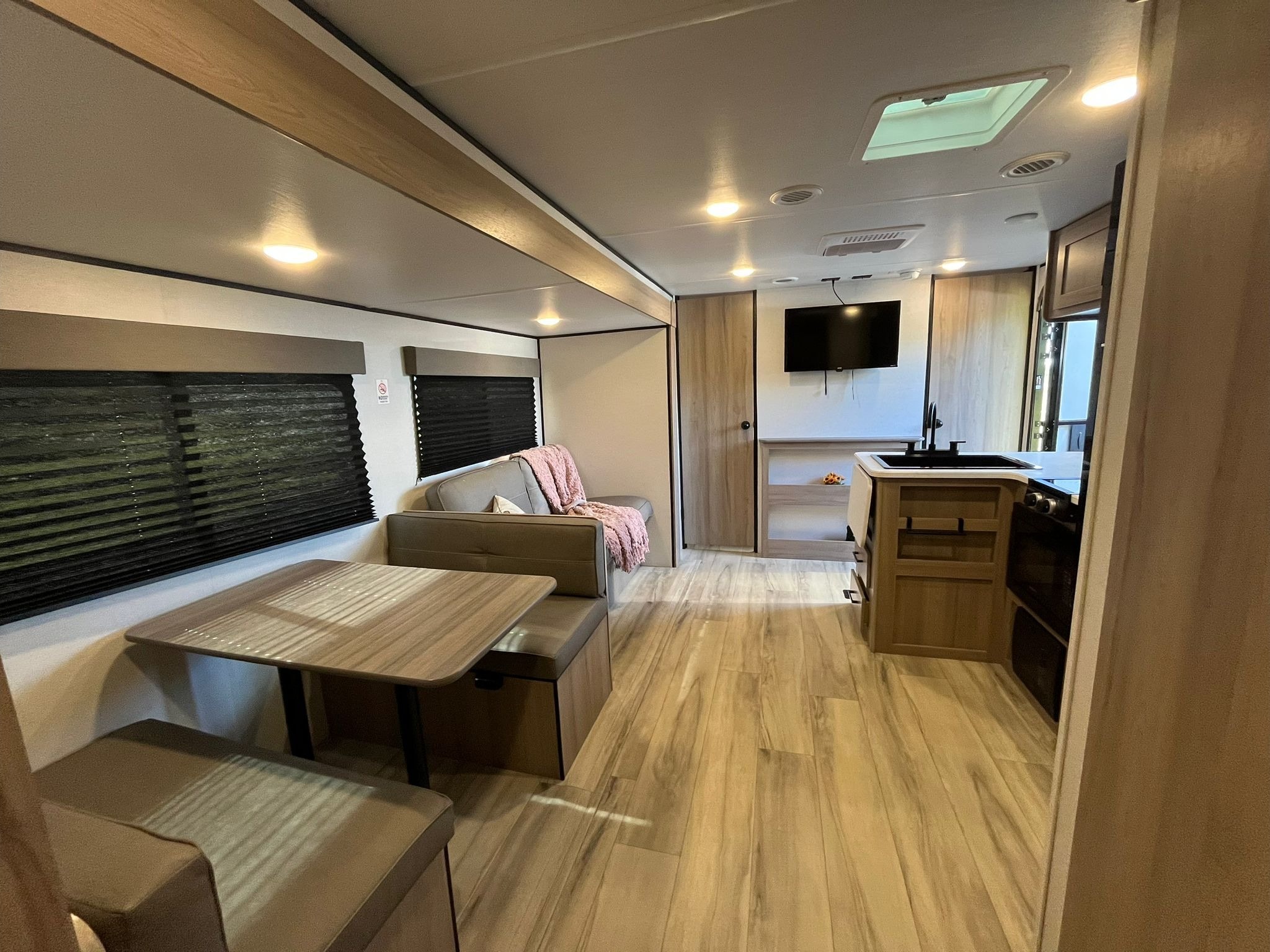 Coleman 27B CM 27 B25 Travel Trailer CL 33