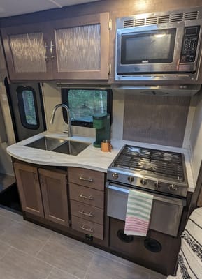 Harvey the RV (2020 24 Foot Adventurer)