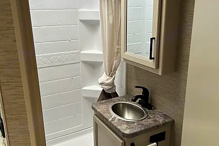 Brand-new 2024 Thor Chateau Class C 24 ft. - FREE PRIVATE SHUTTLE - Mathilda - 