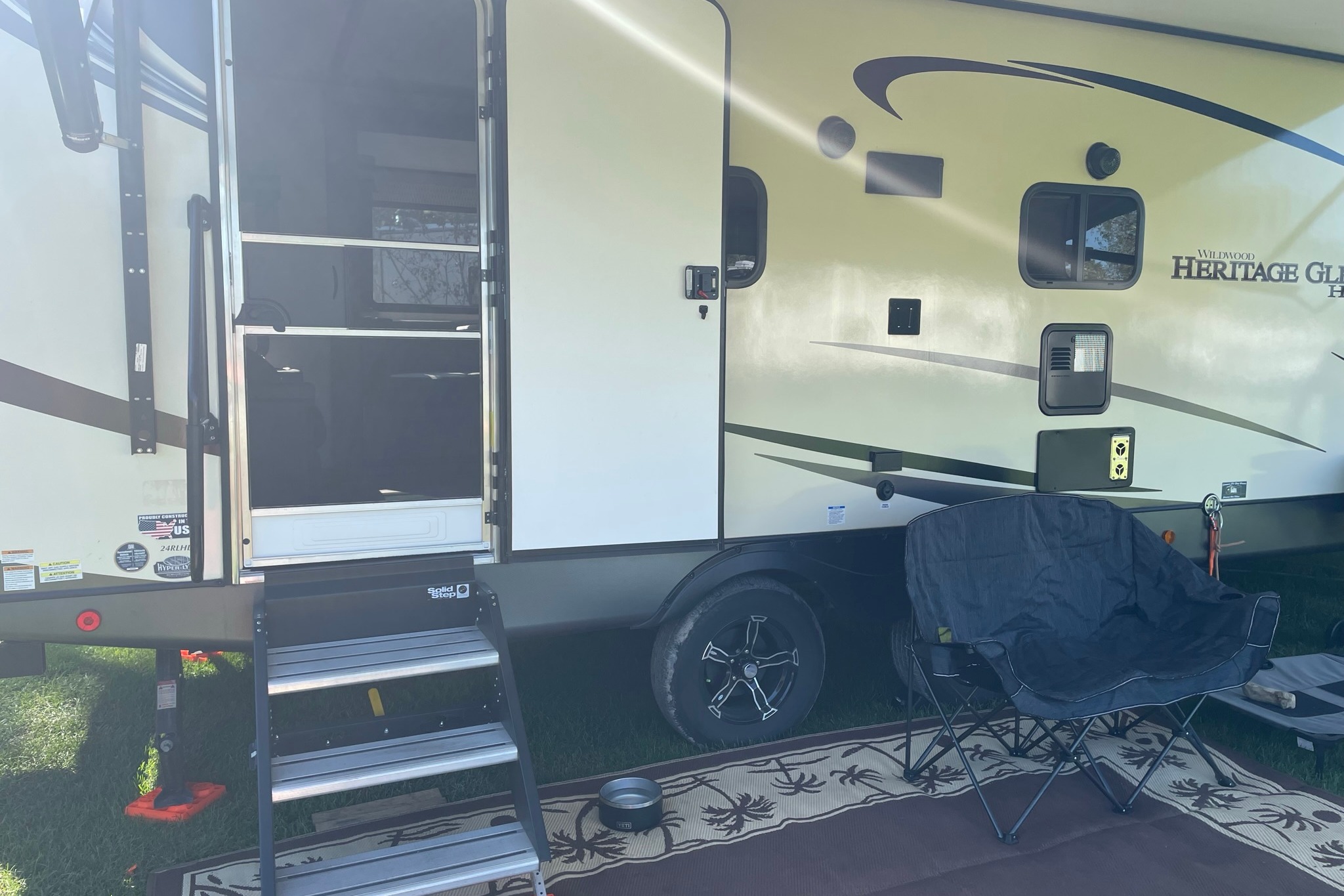 2021 Luxurious Couples Trailer