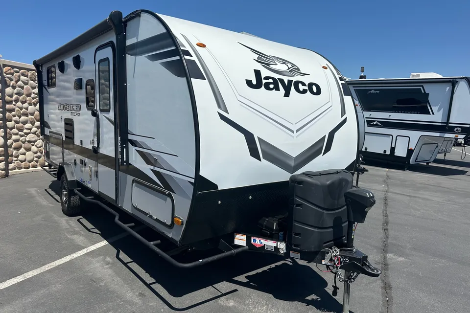 Cozy Camper for Couples & Kids | Easy to Tow!