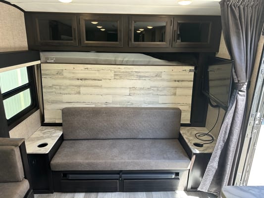 Cozy Camper for Couples & Kids | Easy to Tow!