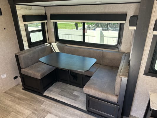 Cozy Camper for Couples & Kids | Easy to Tow!
