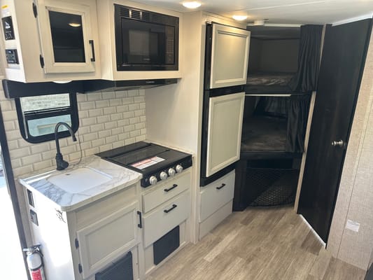 Cozy Camper for Couples & Kids | Easy to Tow!