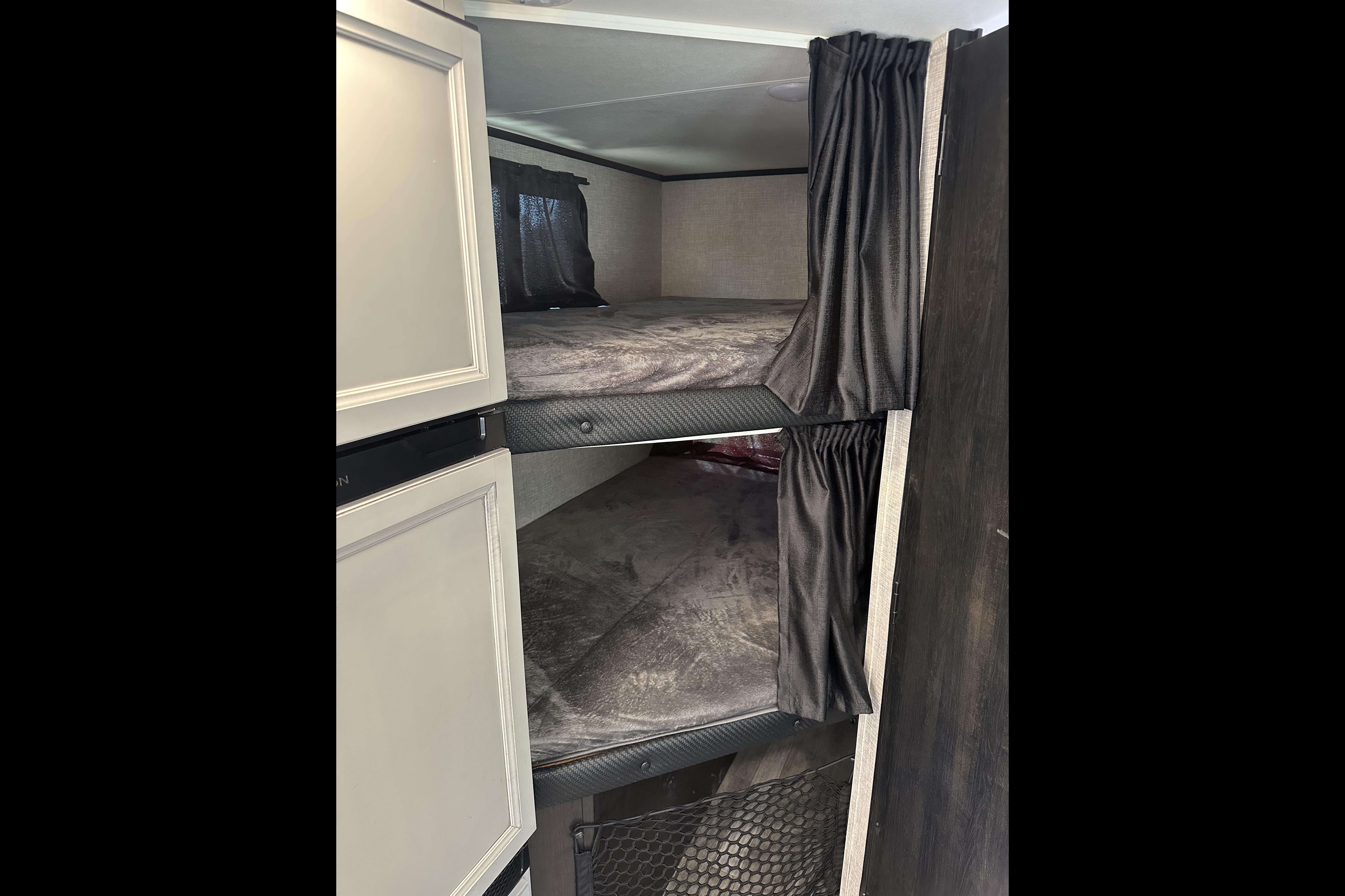Cozy Camper for Couples & Kids | Easy to Tow!