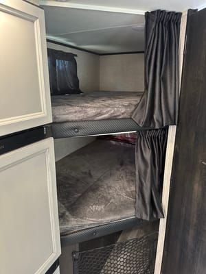 Cozy Camper for Couples & Kids | Easy to Tow!