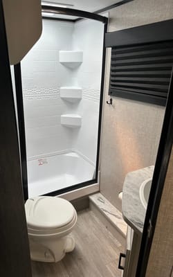 Cozy Camper for Couples & Kids | Easy to Tow!