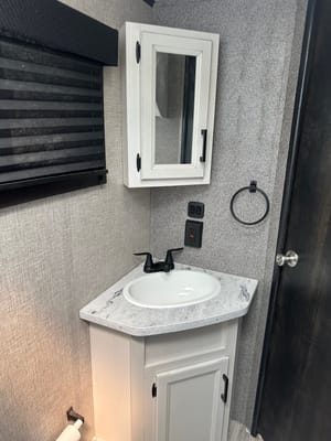 Cozy Camper for Couples & Kids | Easy to Tow!