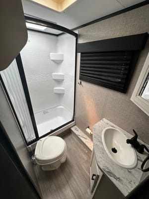 Cozy Camper for Couples & Kids | Easy to Tow!