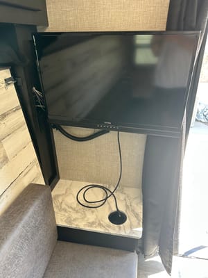 Cozy Camper for Couples & Kids | Easy to Tow!