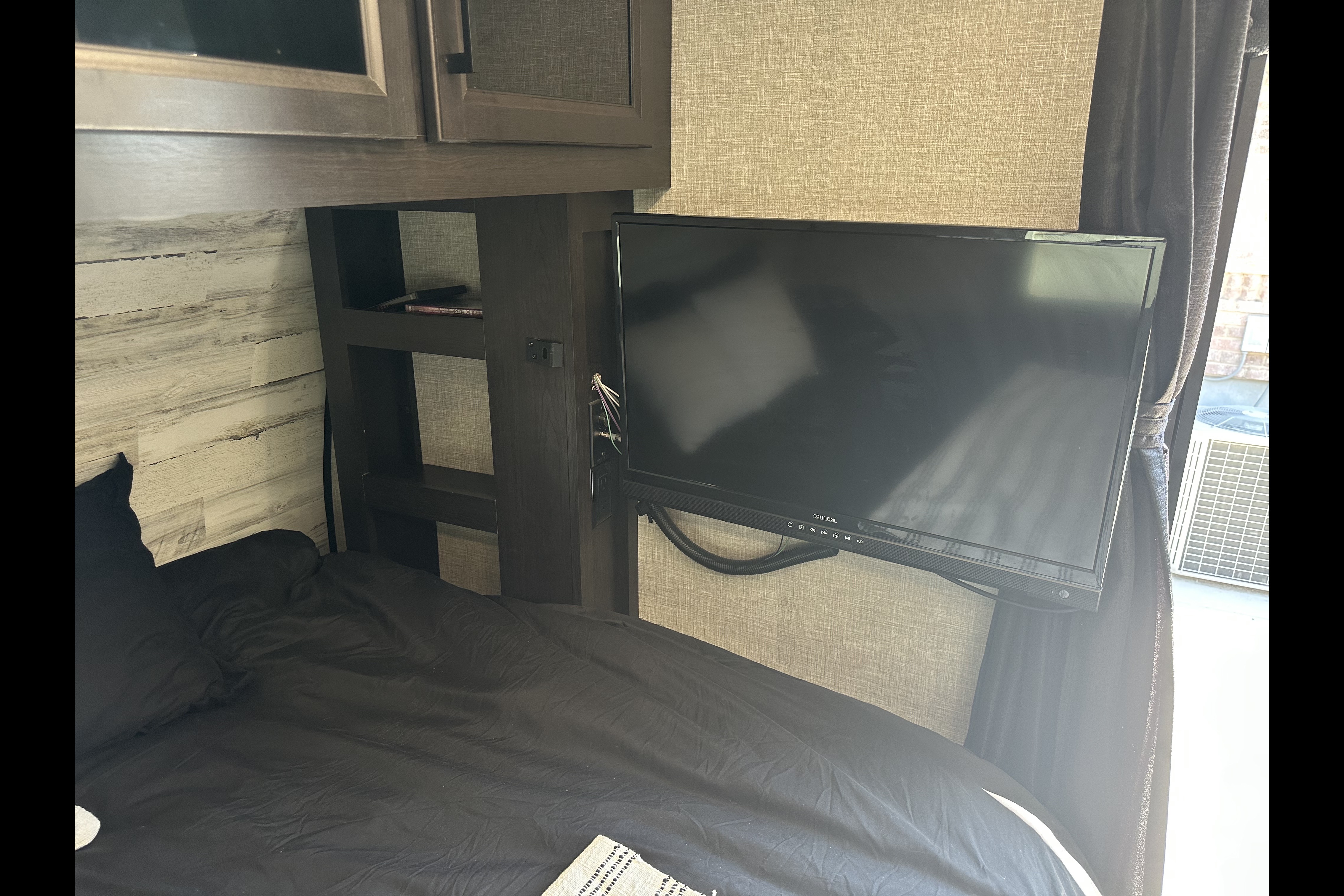 Cozy Camper for Couples & Kids | Easy to Tow!