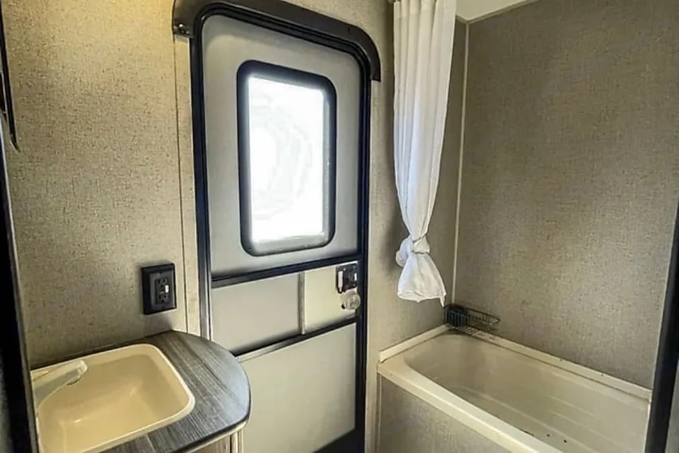 Comfort Keystone 2021 Deluxe CL23