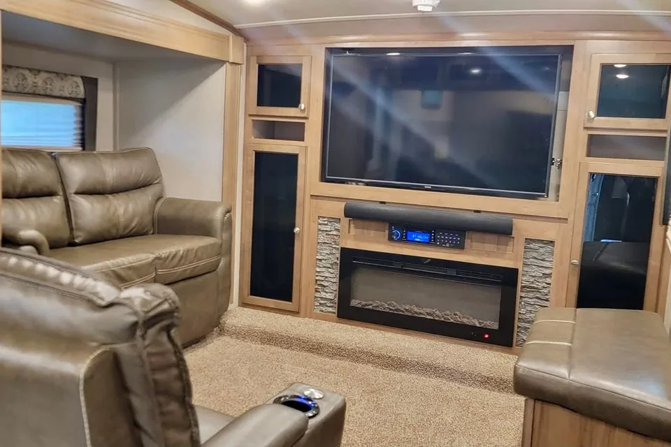 Flagstaff Escape Suite -UPMI1891