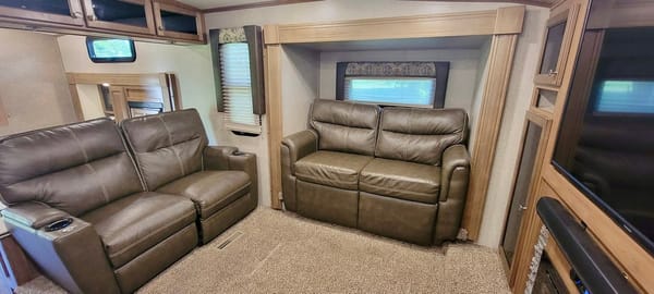 Flagstaff Escape Suite -UPMI1891